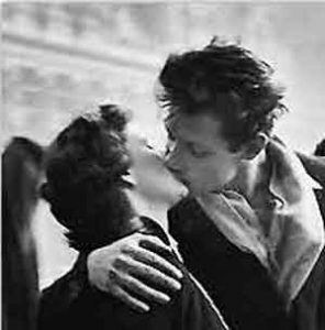 Particolare-del-famoso-bacio di Doisneau